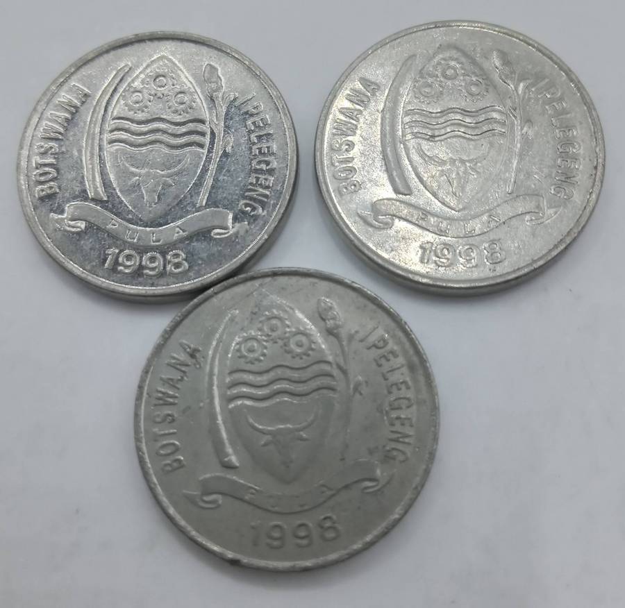 THREE 1998 BOTSWANA 10 THEBE COINS