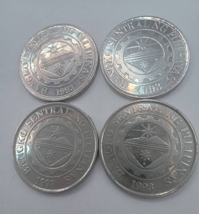 FOUR REPUBLIKA NG PILIPINAS 1 PISO COINS: 1 X 2012, 2 X 2015 AND 1 X 2016