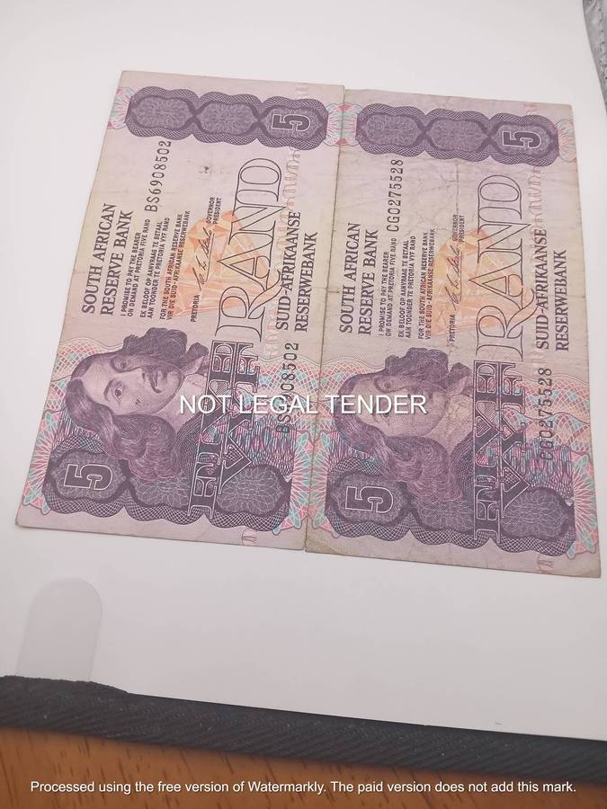 TWO SA R5 BANK NOTES: CL STALS: SERIAL NRS CG0275528 AND BS6908502