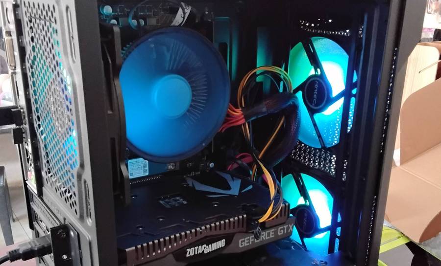 Ryzen 3 pro 2200g Gtx 1660 super gaming card