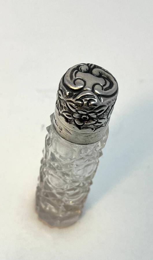 Antique Cut Crystal & Sterling Silver Perfume Bottle  Levi & Salaman, Birmingham 1904