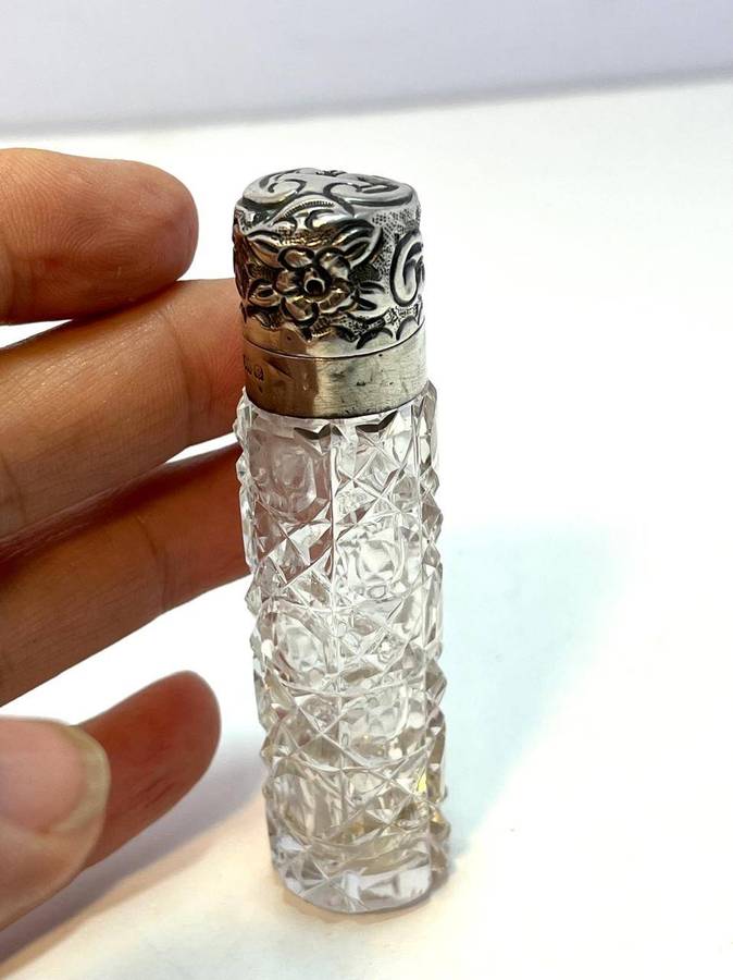 Antique Cut Crystal & Sterling Silver Perfume Bottle  Levi & Salaman, Birmingham 1904