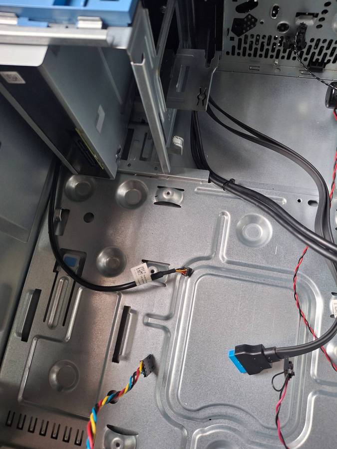 DELL optiplex 7020 mid tower PC case, with fan and optical drive