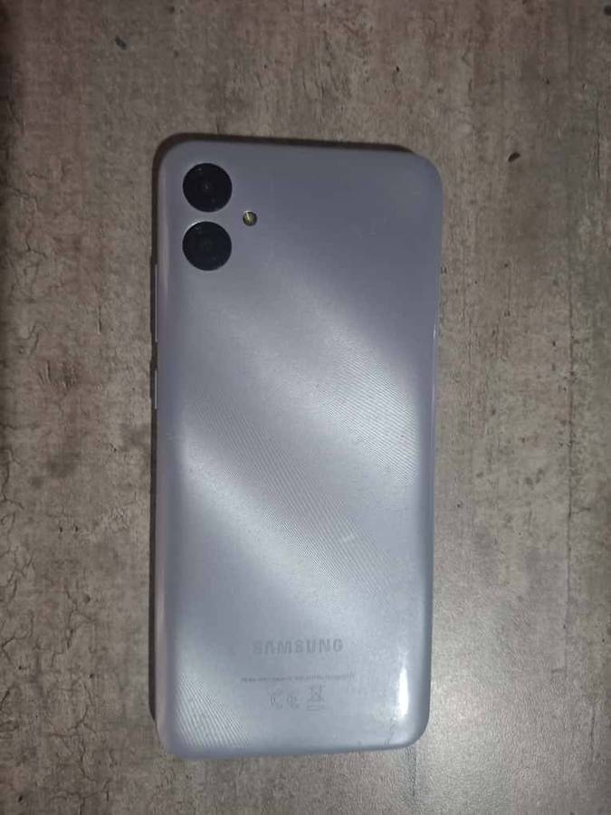 Samsung Galaxy A04e Dual Sim Blue With a case included.