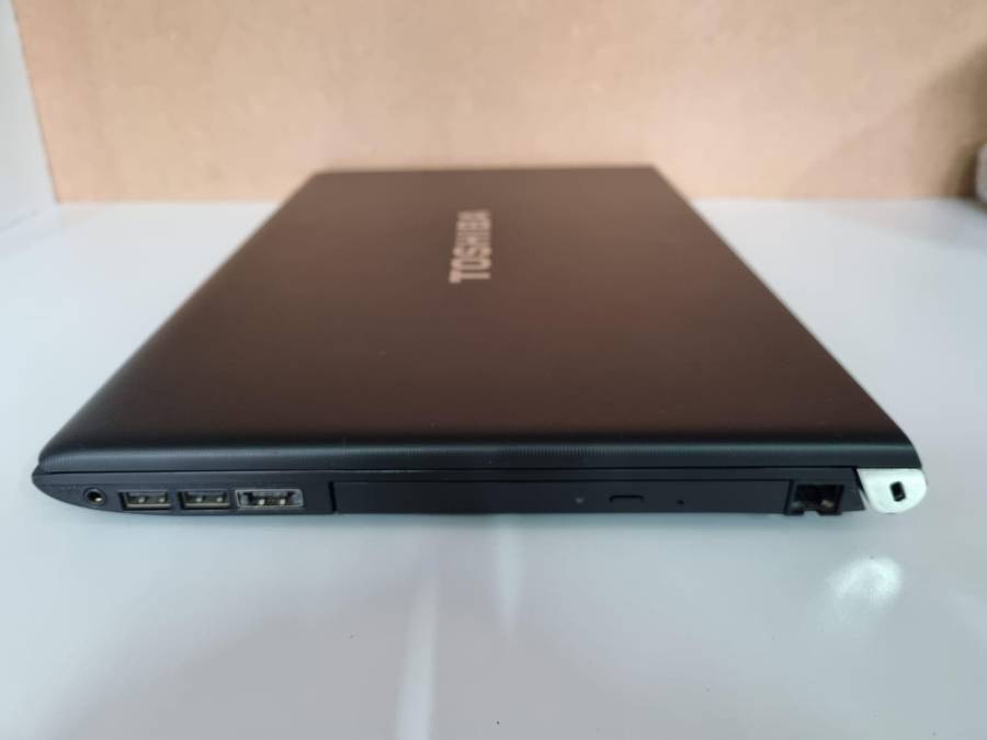 Toshiba Tecra R850 (Intel  i7, 500GB, 8GB) Laptop