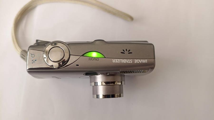 Canon IXUS 850 IS Digital Camera