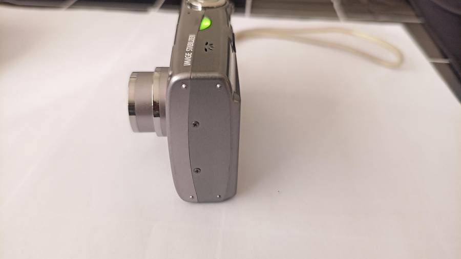 Canon IXUS 850 IS Digital Camera