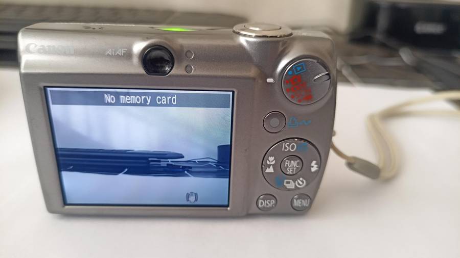 Canon IXUS 850 IS Digital Camera