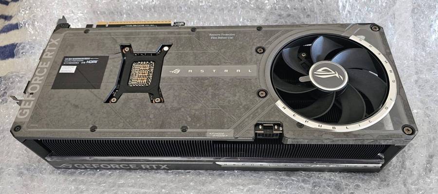 Asus Astral RTX 5080 Gpu