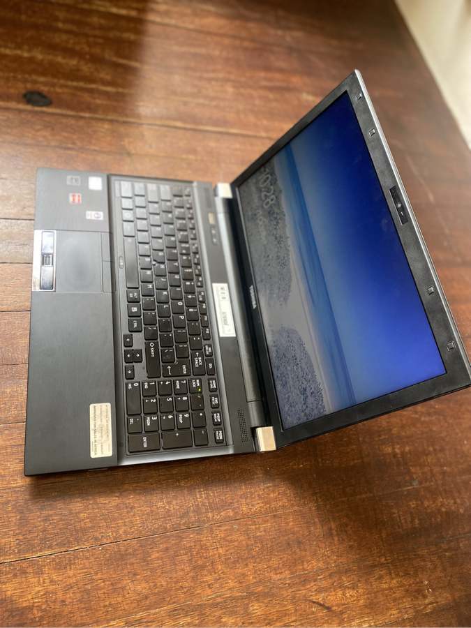 TOSHIBA CO I 7 LAPTOP