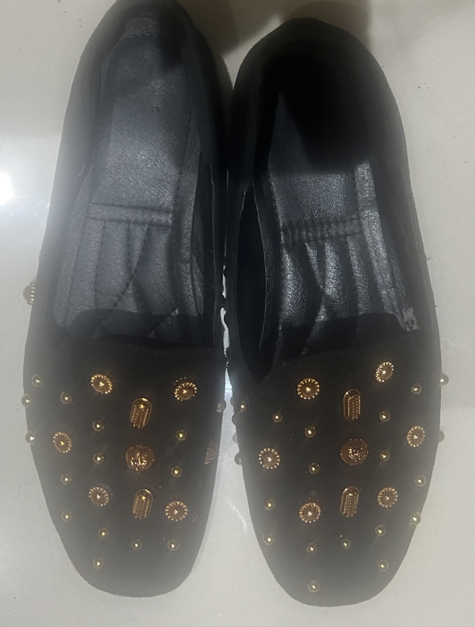 ITALIAN BLACK STUDDED VELVET PUMPS SIZE 5