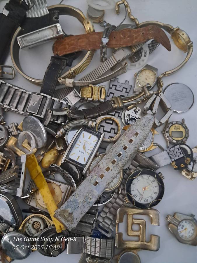 Job-lot old Broken Watches & spares
