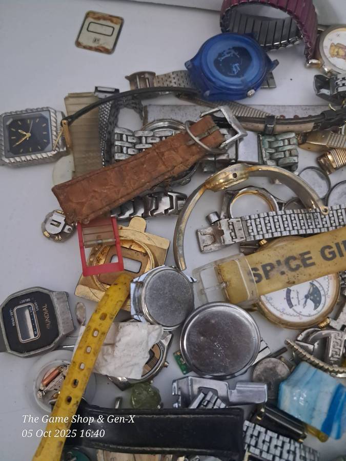 Job-lot old Broken Watches & spares