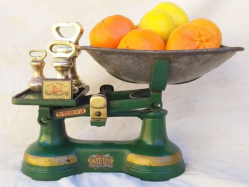 Vintage 1940 14LB The standard Cast Iron Scale