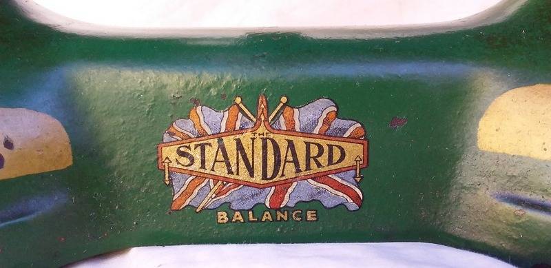 Vintage 1940 14LB The standard Cast Iron Scale