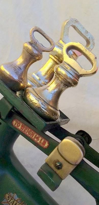 Vintage 1940 14LB The standard Cast Iron Scale