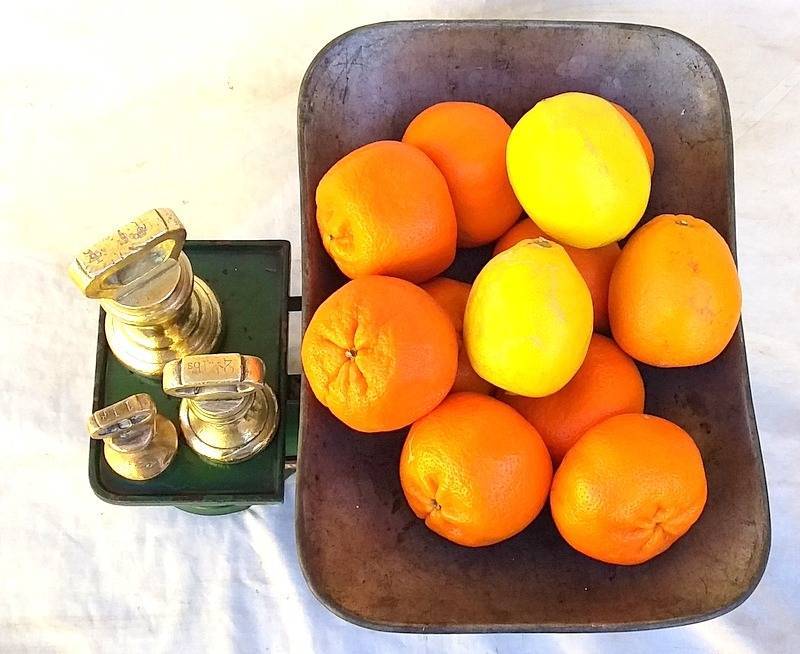 Vintage 1940 14LB The standard Cast Iron Scale