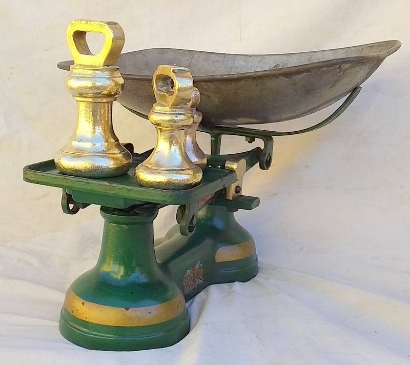 Vintage 1940 14LB The standard Cast Iron Scale