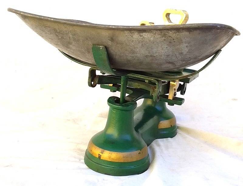 Vintage 1940 14LB The standard Cast Iron Scale