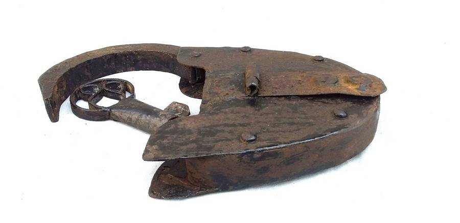 Antique Early 1800's Blacksmith Forged Steel Padlock with key
