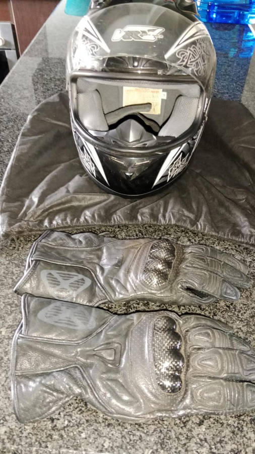 VR1 Bike Helmet with Gloves