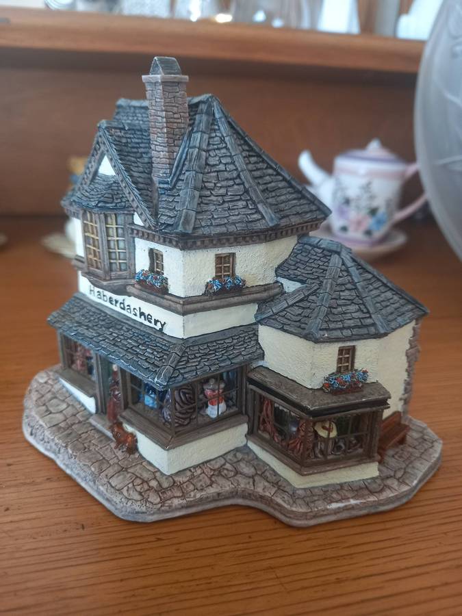 Vintage'Haberdashery'by Lilliput Lane Handmade Miniature Country Cottage Ornament