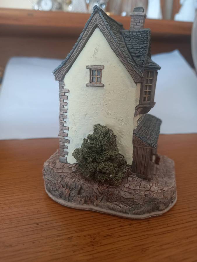 Vintage'Haberdashery'by Lilliput Lane Handmade Miniature Country Cottage Ornament