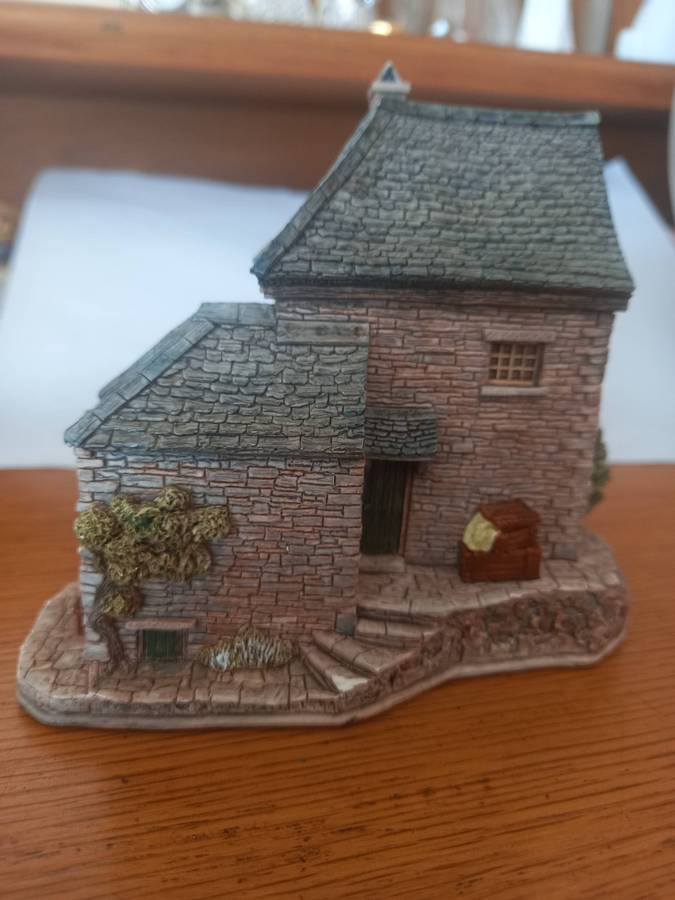 Vintage'Haberdashery'by Lilliput Lane Handmade Miniature Country Cottage Ornament
