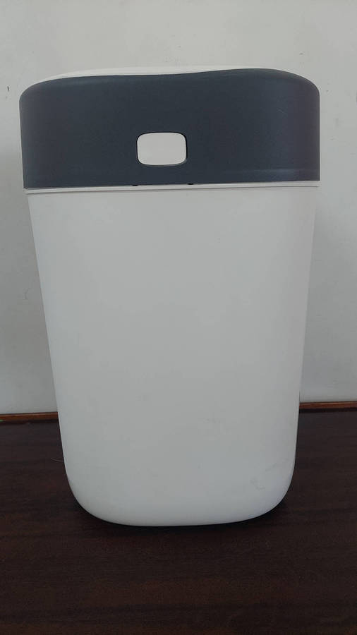 Tommee Tippee Twist And Click Advanced Nappy disposal Bin Cotton white
