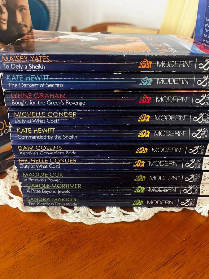 Mills & Boon Books - 100 Books