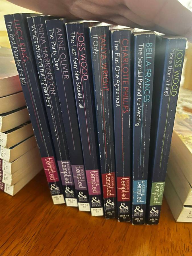 Mills & Boon Books - 100 Books