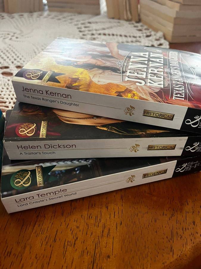 Mills & Boon Books - 100 Books