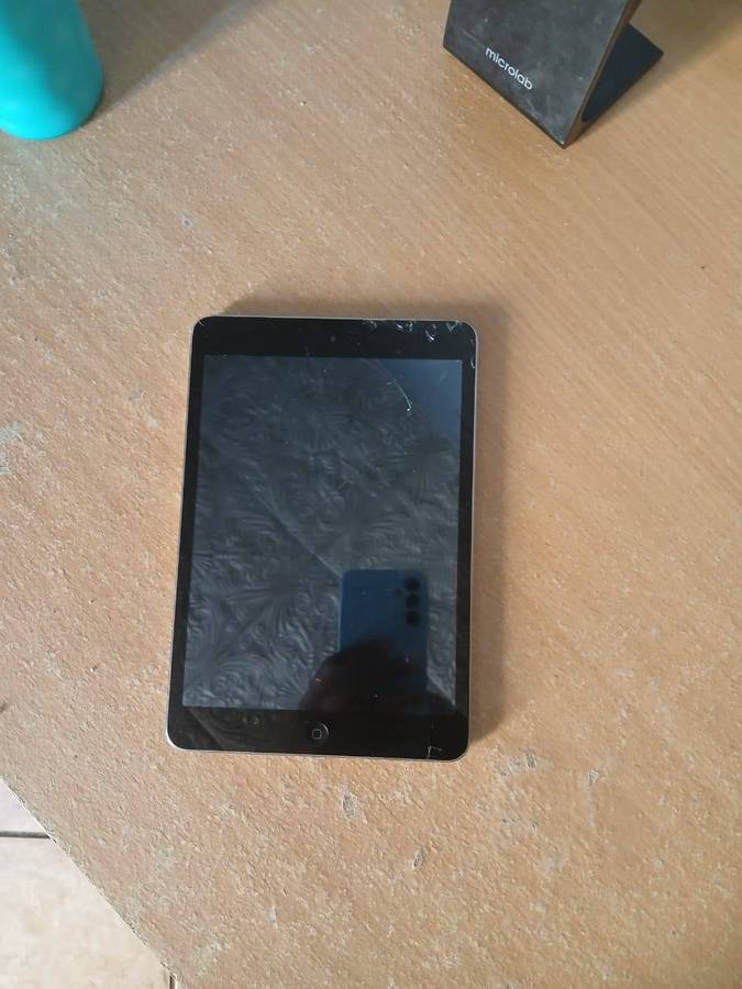 Apple iPad mini 2 WIFI - FOR PARTS