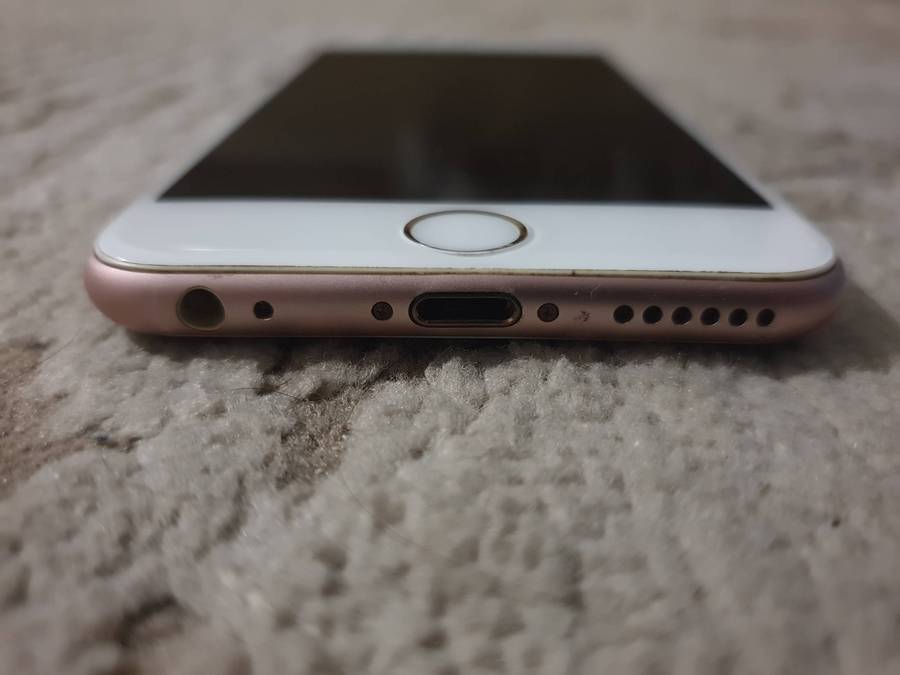 iPhone 6S in mint condition