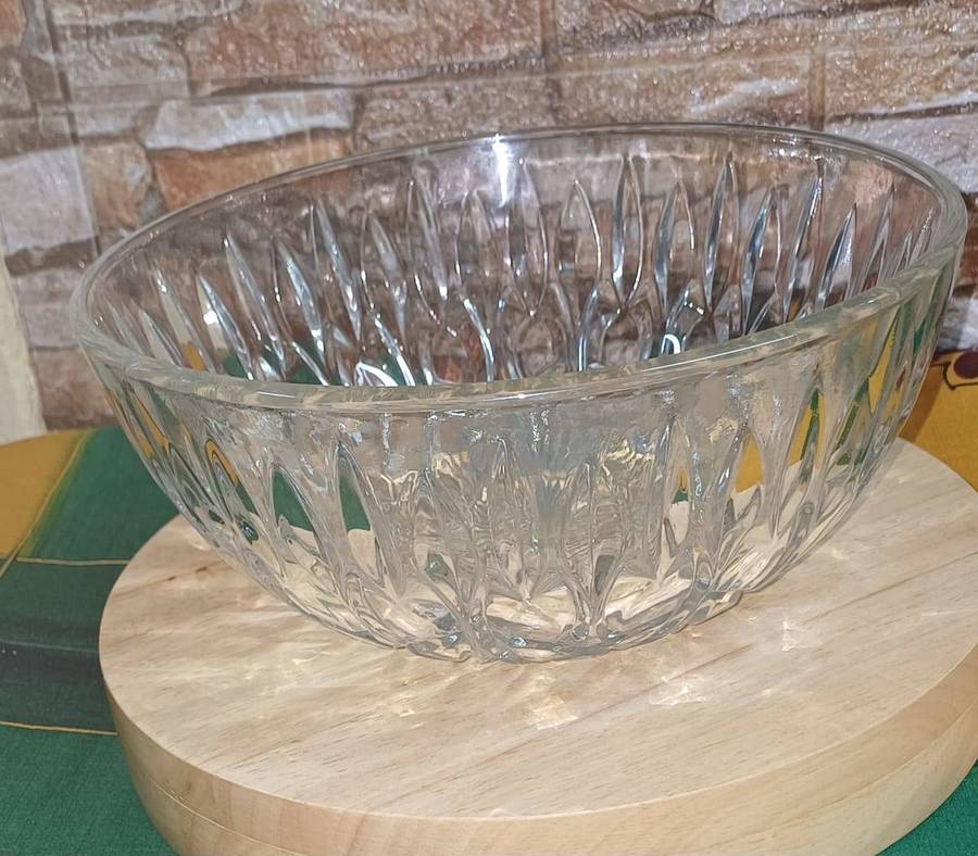 Crystal Serving Bowl  Interwoven Pattern  Pasari Indonesia  Decorative Glassware  1.5L