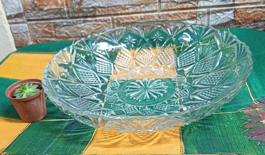 Clear Glass Serving Dish  Diamond Point Fans & Stars Pattern with Sawtooth Edge