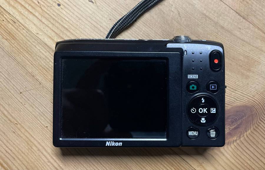 NIKON COOLPIX S2600 DIGITAL COMPACT