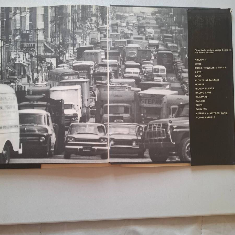 Vintage car book Cars Cars Cars Cars by S.C.H. Davis (1969, Hardcover, Dust Jacket)