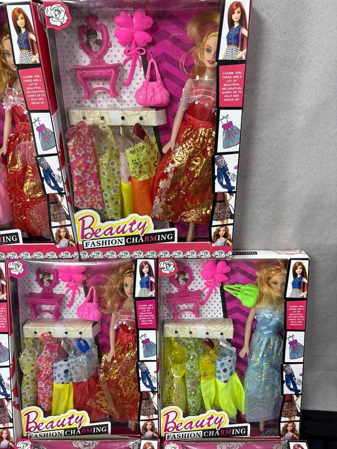 Beauty Fashion Charming dolls (8 In total)