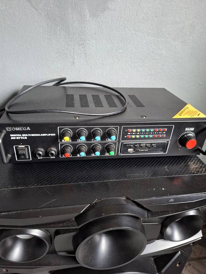 Dixon 12-inch speaker system with Omega amplifier