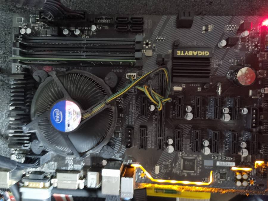 Gigabyte GA -B250-FinTech motherboard bundle