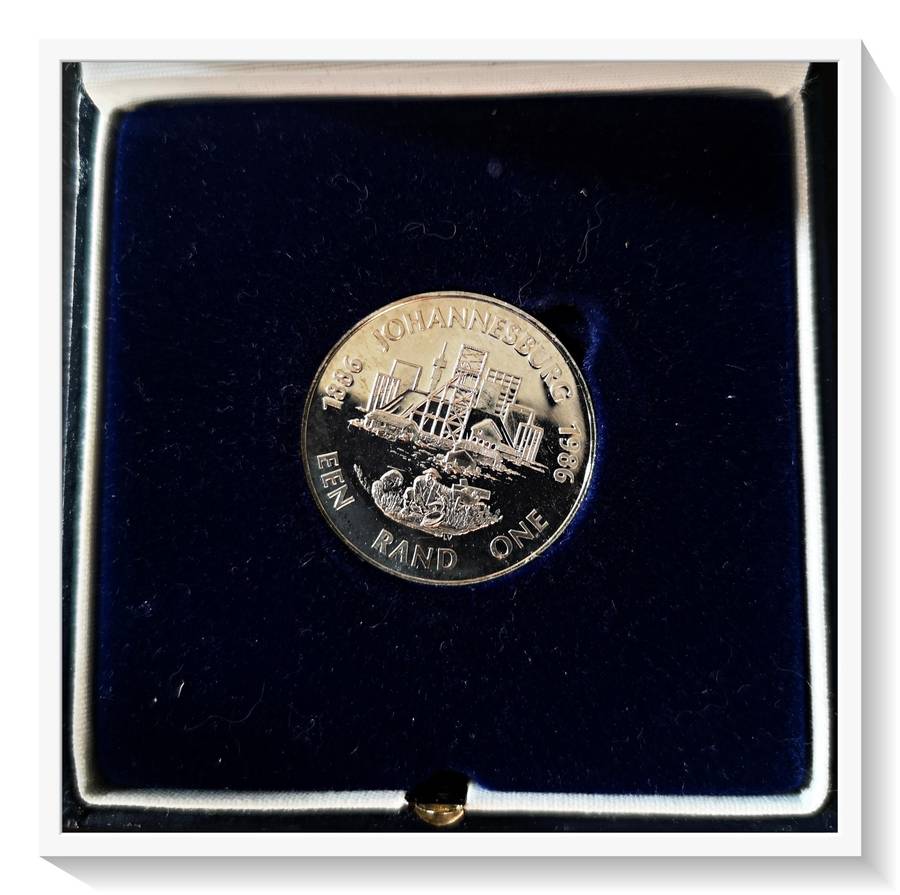 Silver One Rand Een Rand Coin - JOHANNESBURG 1886 to 1986 - 800 SILVER - Uncirculated - In SAM Box *