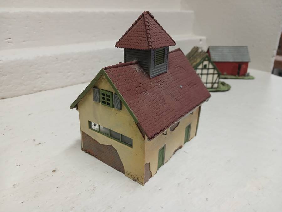 HO SCALE - EUROPEAN STYLE HOUSES - X5