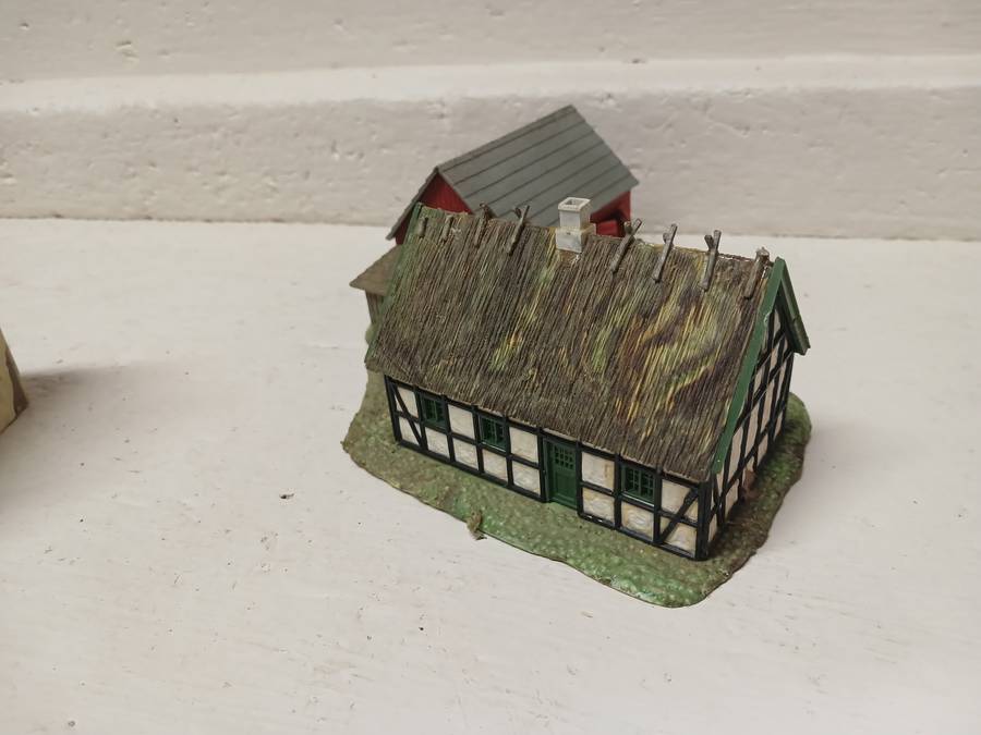HO SCALE - EUROPEAN STYLE HOUSES - X5