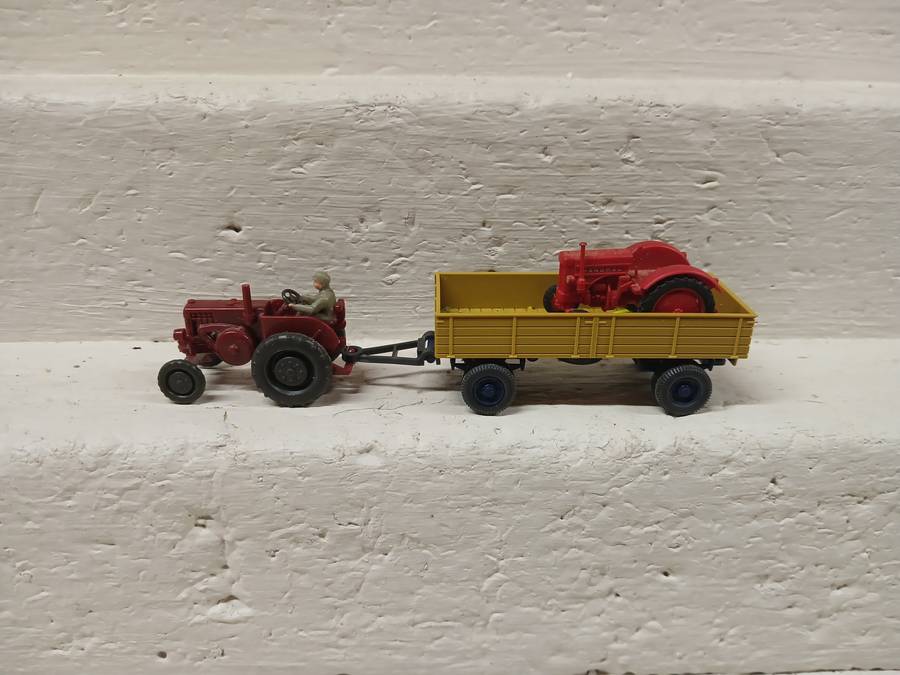 HO SCALE - WIKING - FARM TRACTORS X2 + X1 TRAILER