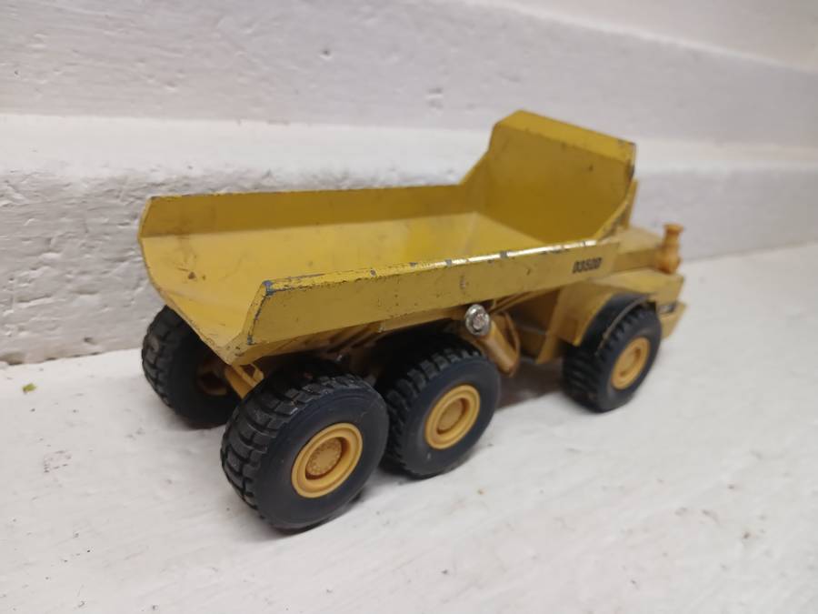 DIE CAST : 1:50 SCALE - ERTL - CAT D350D ARTICULATED DUMP TRUCK