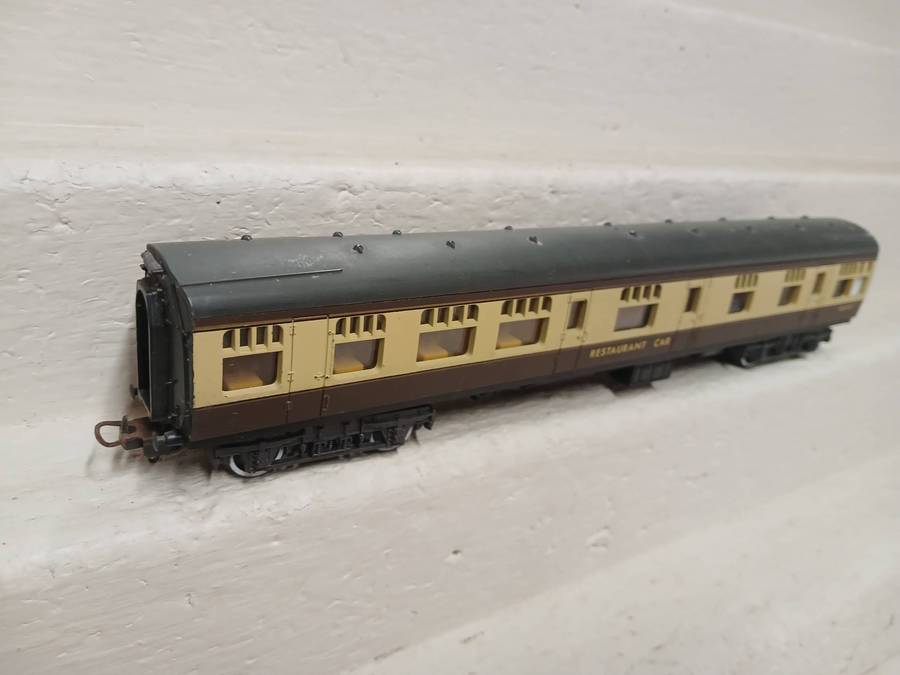 HO SCALE - LIMA - BRITIISH RETAURANT CAR COACH