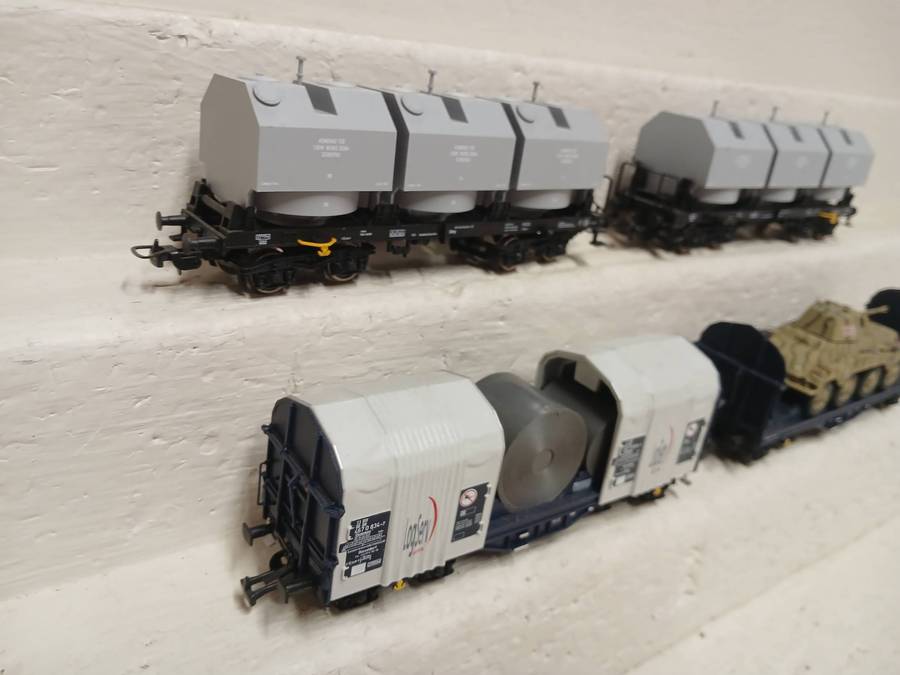 HO SCALE - PIKO - VARIOUS GOODS WAGONS - X4
