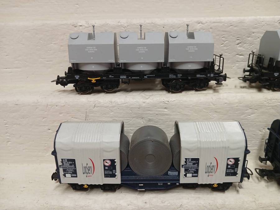 HO SCALE - PIKO - VARIOUS GOODS WAGONS - X4