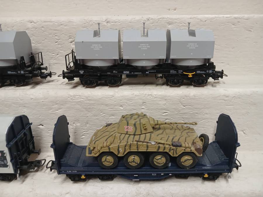 HO SCALE - PIKO - VARIOUS GOODS WAGONS - X4